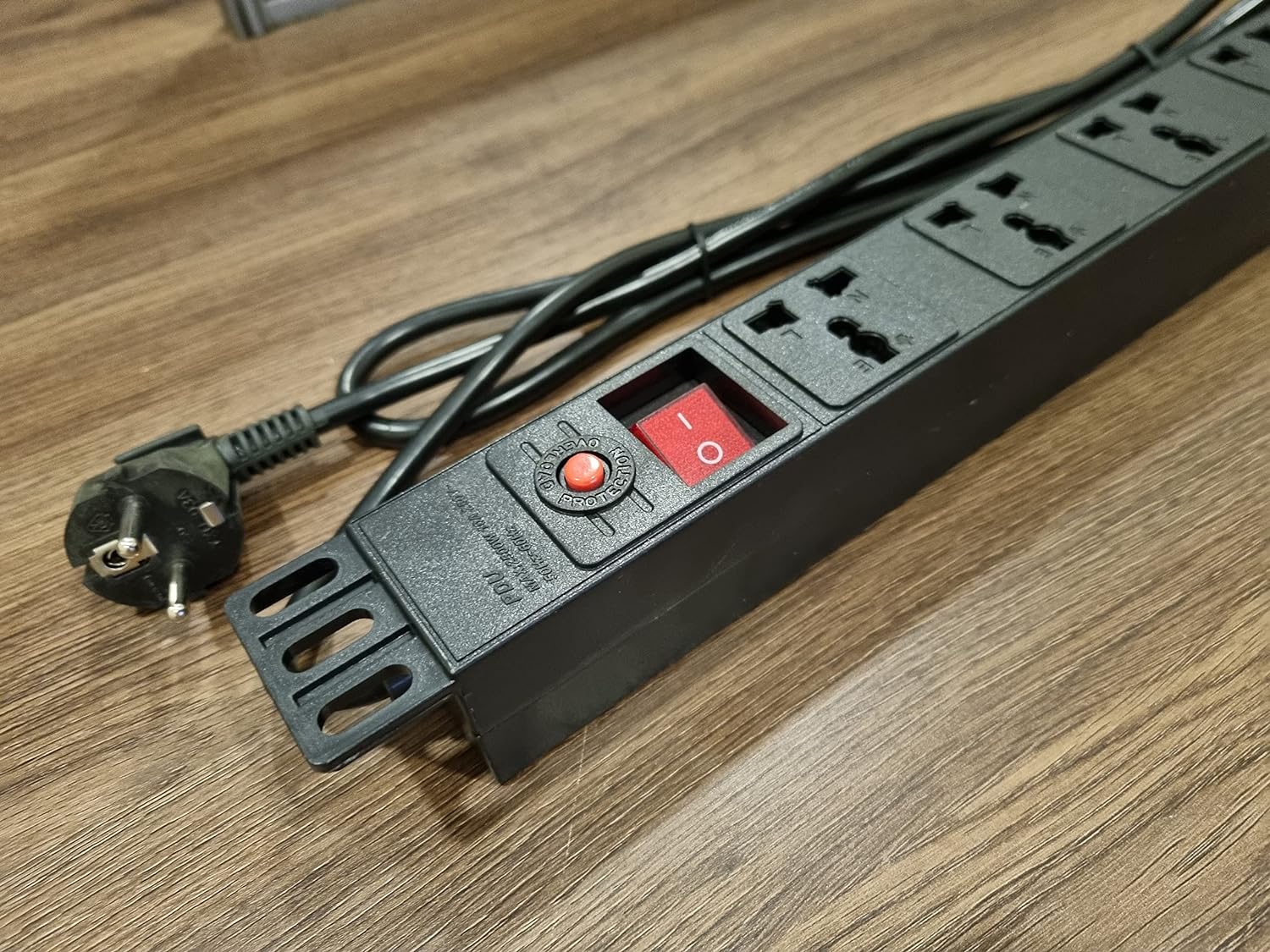 PDU Power Distribution Unit